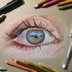 30 expressive drawings of eyes