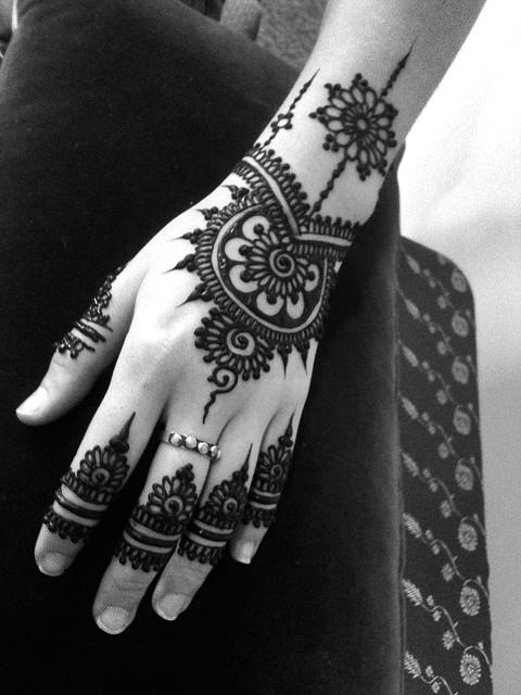 mehendi this is beautiful and way easier to draw out than it looks