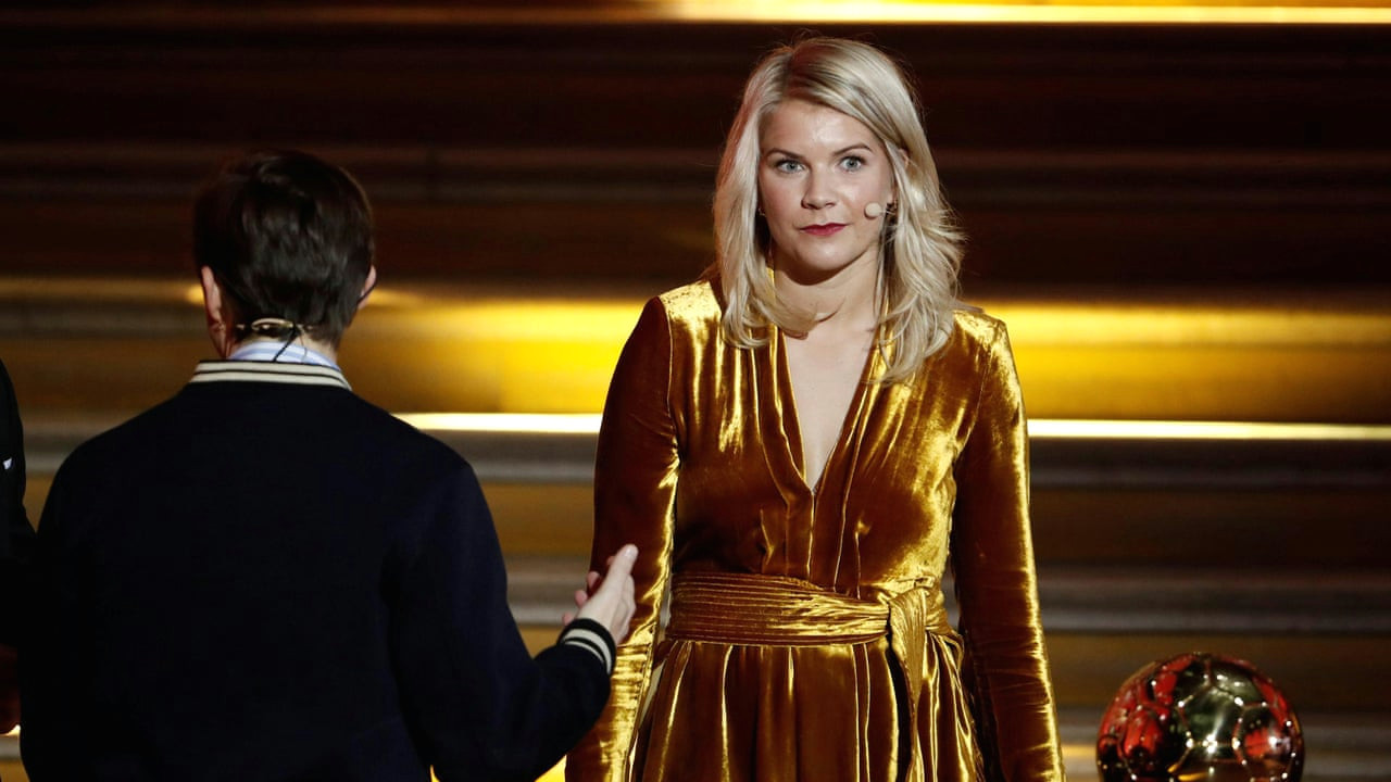 ada hegerberg asked if she knows how to twerk when accepting ballon d or video