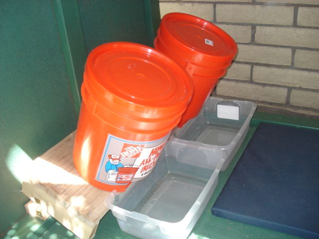 build your own 5 gallon dog auto feeder it does work simple 5 gallon bucket with lid plastic tray on a slanted wood base
