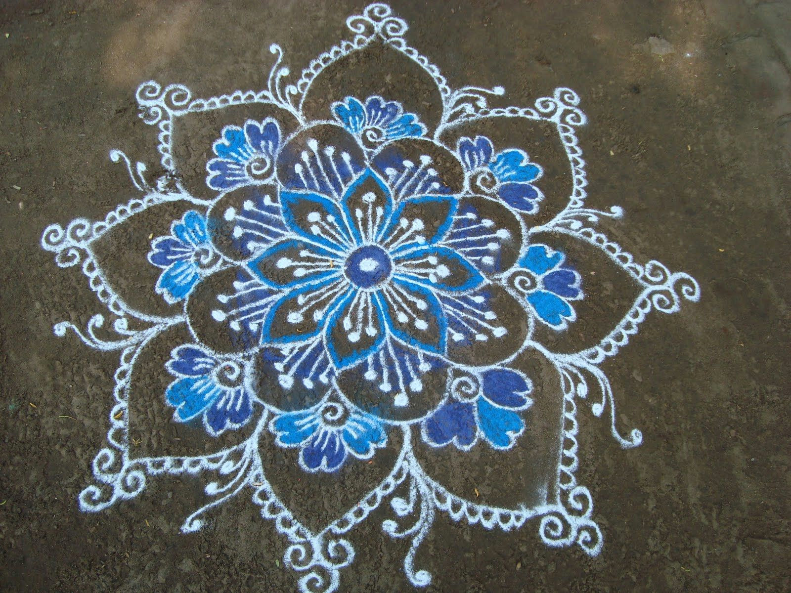 white and blue rangoli nice design that can be applied in varied crafts including quilling