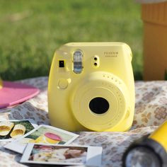 gauche blau gelb geschenke gute laune urlaub instax mini 8 kamera