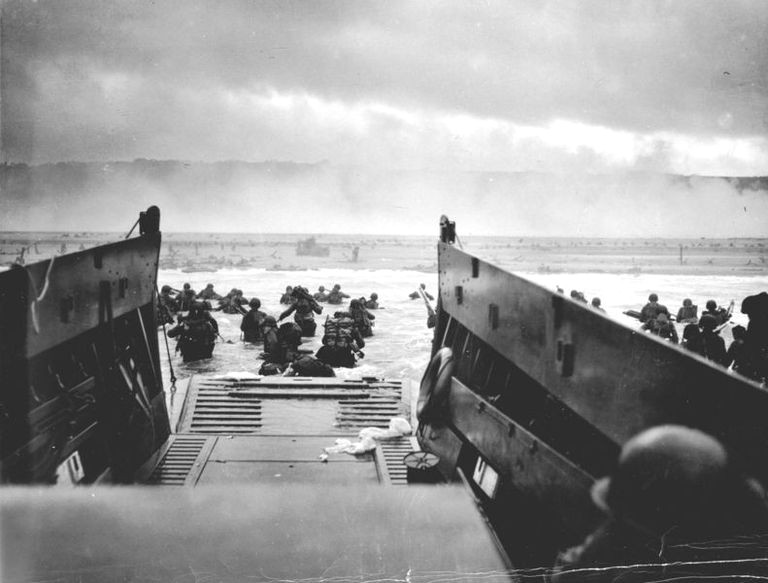 us troops landing on omaha beach normandy june 6 1944 photograph courtesy of the us coast guard
